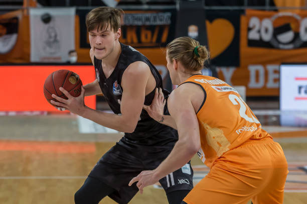 在赛事早期 在赛事早期